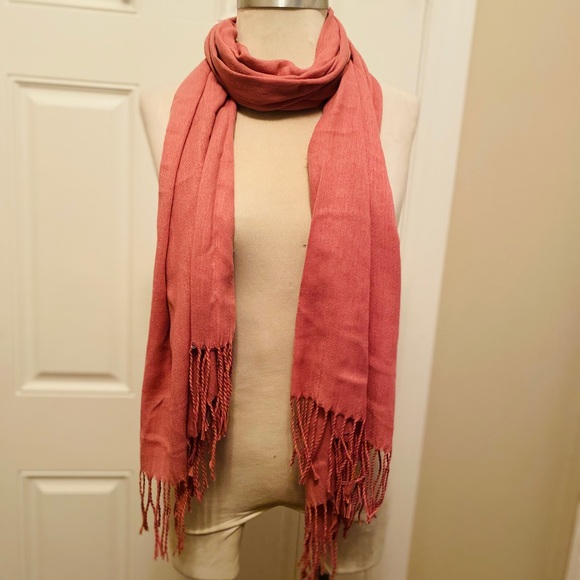 Cashmere Mauve Scarf Shawl with Fringe - Picture 3 of 6